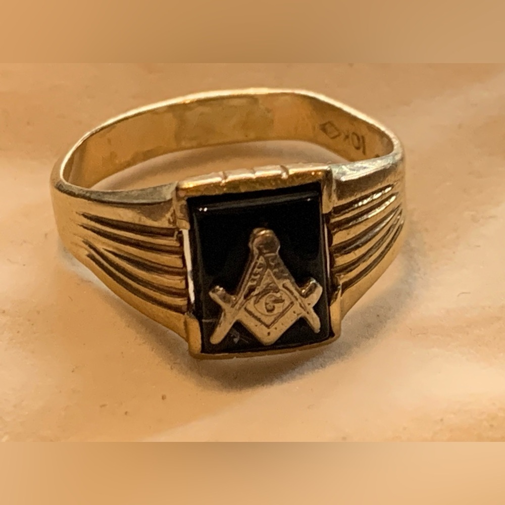 10KT Masonic Mens Ring